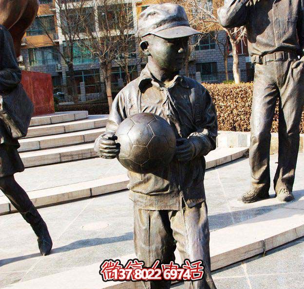 鑄銅雕塑，點綴小學廣場，傳遞小學生足球精神