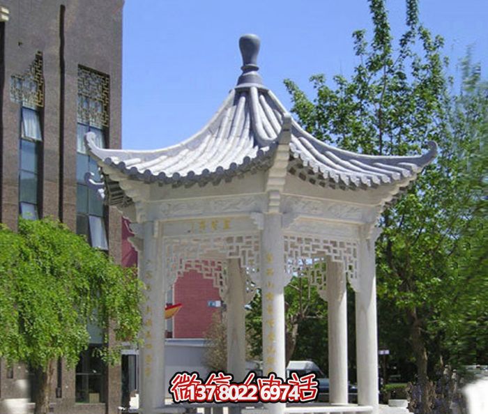 精美漢白玉鏤空涼亭，為校園休息區(qū)提供清涼休息空間