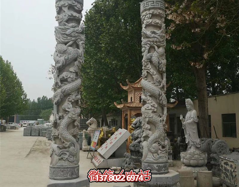 龍柱石雕，裝點寺廟門前