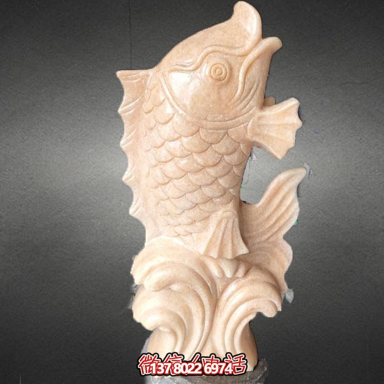集大理石石雕、水景擺件、鯉魚雕塑于一體的精美藝術(shù)品