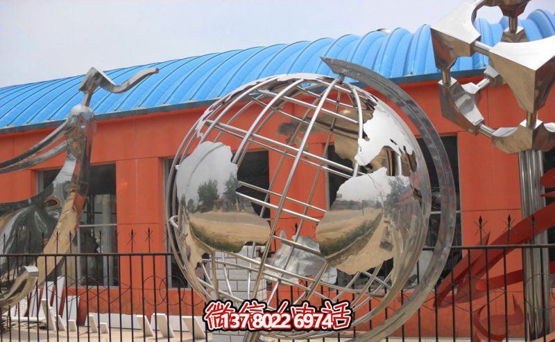 白鋼鏤空地球儀雕塑，為公園增添創(chuàng)意裝飾
