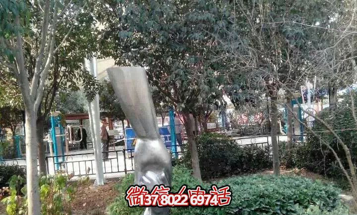 不銹鋼兒童雕塑——讓孩子們在學(xué)校里拉大手，拋光小手