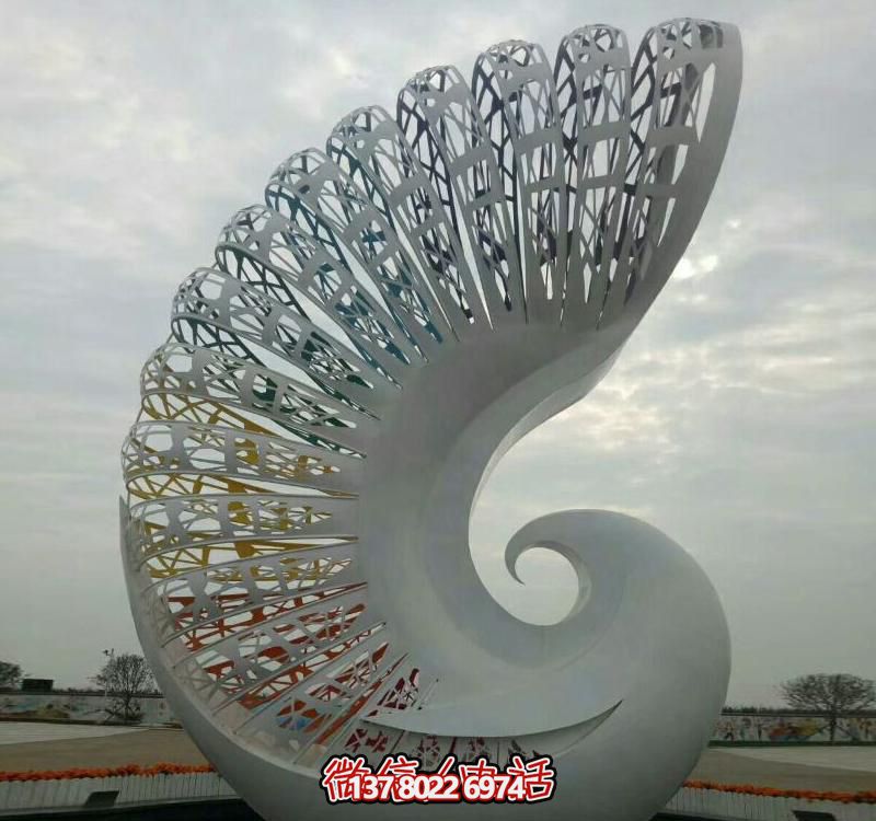 不銹鋼鳳凰雕塑，抽象而鏤空