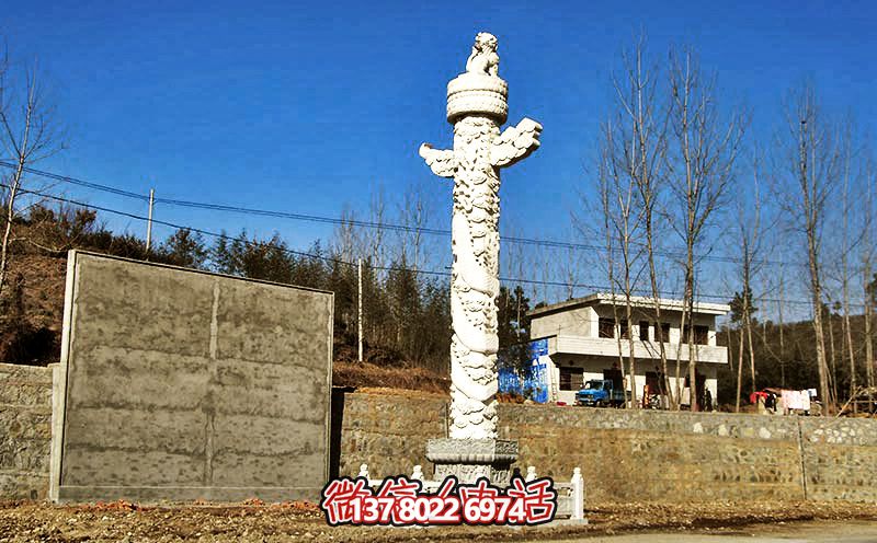 漢白玉華表雕塑，點(diǎn)綴農(nóng)村廣場