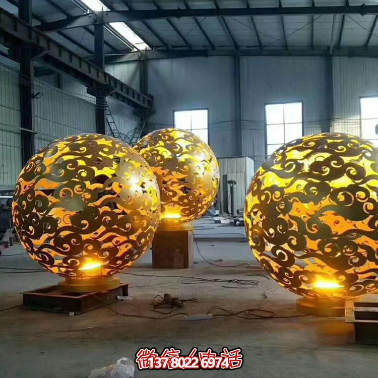 創(chuàng)意不銹鋼鏤空景觀擺件，為廣場帶來濃濃的藝術氣息