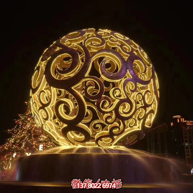 不銹鋼鏤空球雕塑，照亮夜晚的美麗噴泉
