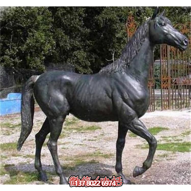 玻璃鋼仿銅馬雕塑，為園林廣場(chǎng)增添獨(dú)特魅力
