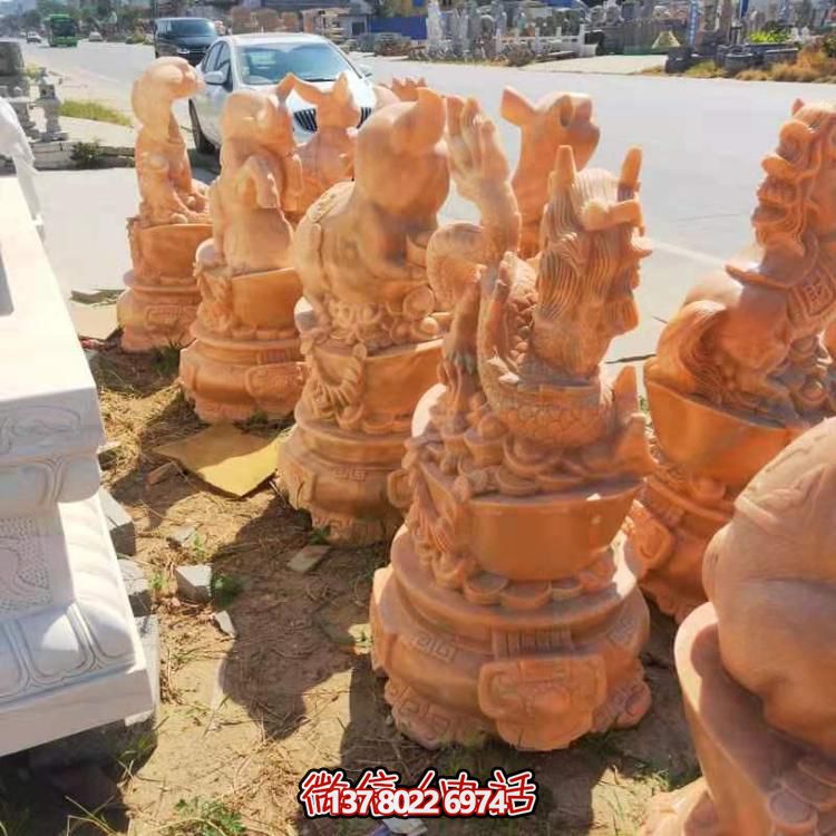 紅晚霞景區(qū)，十二生肖雕塑之旅