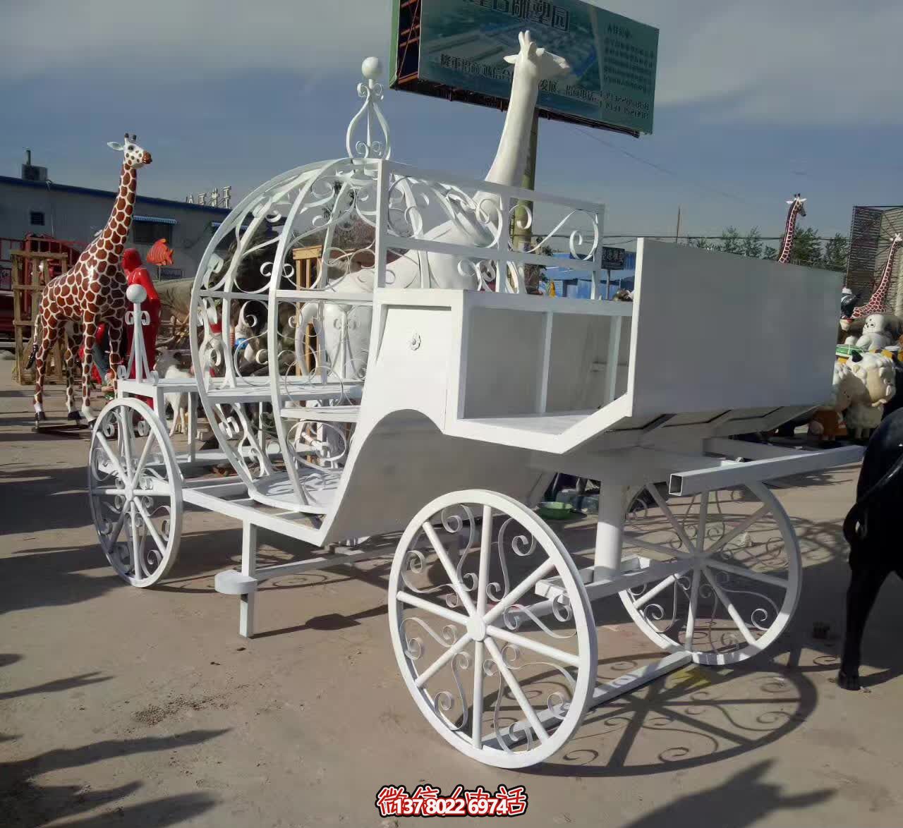 不銹鋼雕塑，精美馬車裝點(diǎn)商場戶外
