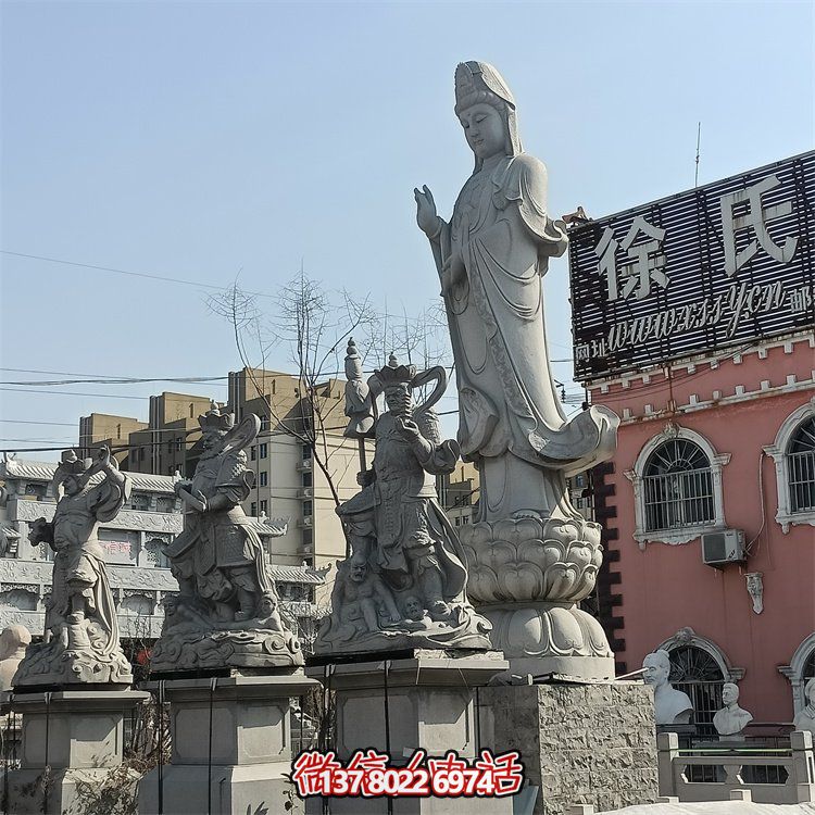 精美關公、佛像和石獅子雕刻，青石裝點美化廣場
