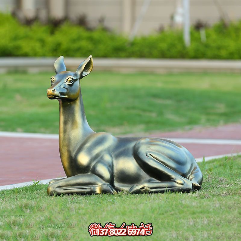 不銹鋼仿銅睡鹿雕塑，點(diǎn)綴戶外廣場草坪