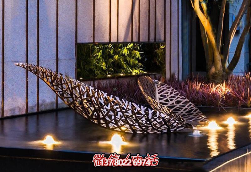 不銹鋼樹葉鏤空雕塑，給戶外和酒店環(huán)境帶來優(yōu)雅氣息
