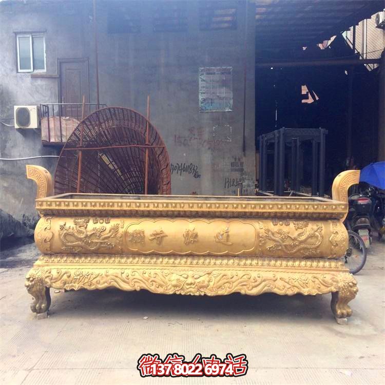 平口鍍金仿古香爐，為寺廟和戶外添彩