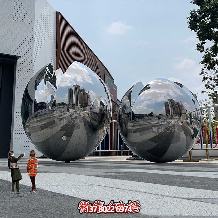 大型不銹鋼鏡面球體雕塑，為你的戶外空間增添獨(dú)特氣息
