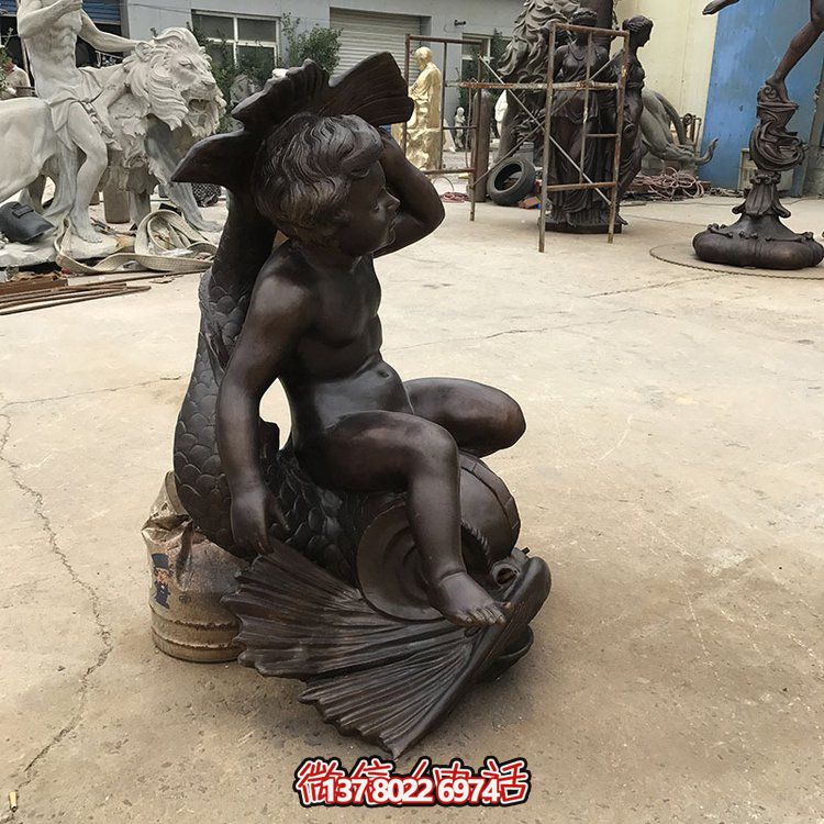 創(chuàng)意銅雕魚坐椅，讓兒童享受景觀之美