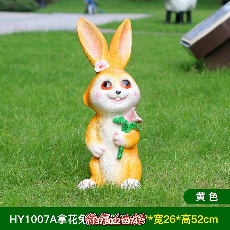黃色樹脂兔子雕塑，室內(nèi)擺放只有一個(gè)