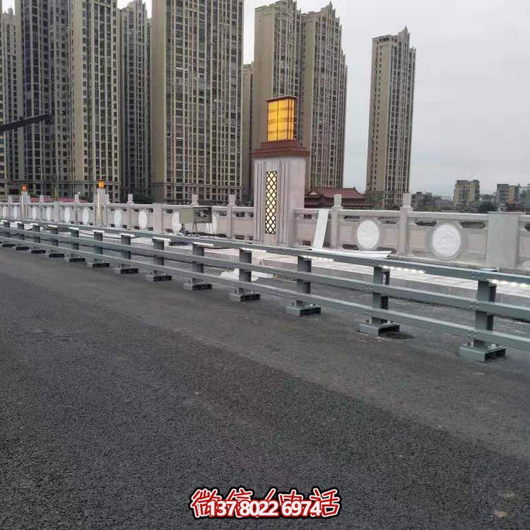 大理石護欄雕塑，為街道景觀帶來精美絕倫