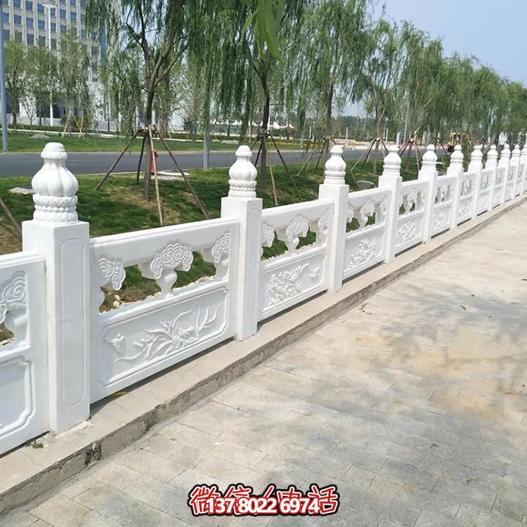 經(jīng)典石雕精美欄桿，增添校園美麗