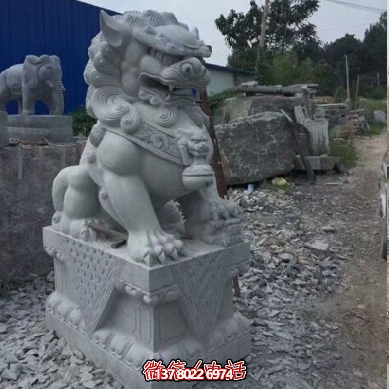 獅子雕塑鎮(zhèn)宅辟邪，美觀大方