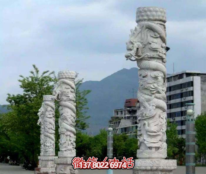 集大理石、石雕、龍柱于一體的大理景觀廣場