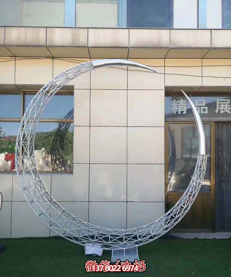 精致月亮雕塑，為您的別墅庭院增添美感