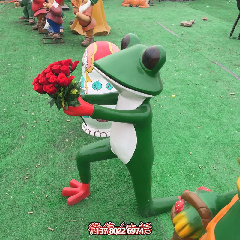 玻璃鋼雕塑，玫瑰青蛙拿玻璃公園裝飾