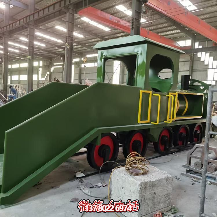 精致不銹鋼車頭雕塑，給游樂園增添時(shí)尚色彩