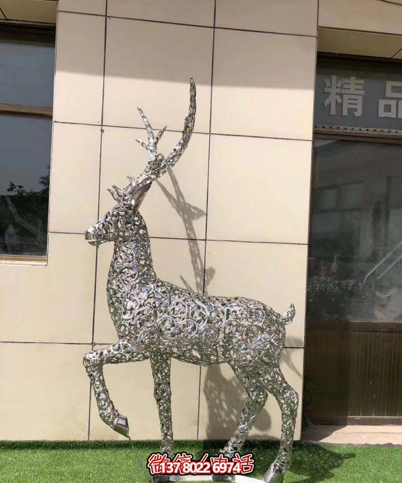不銹鋼梅花鹿雕塑，走出別墅的美