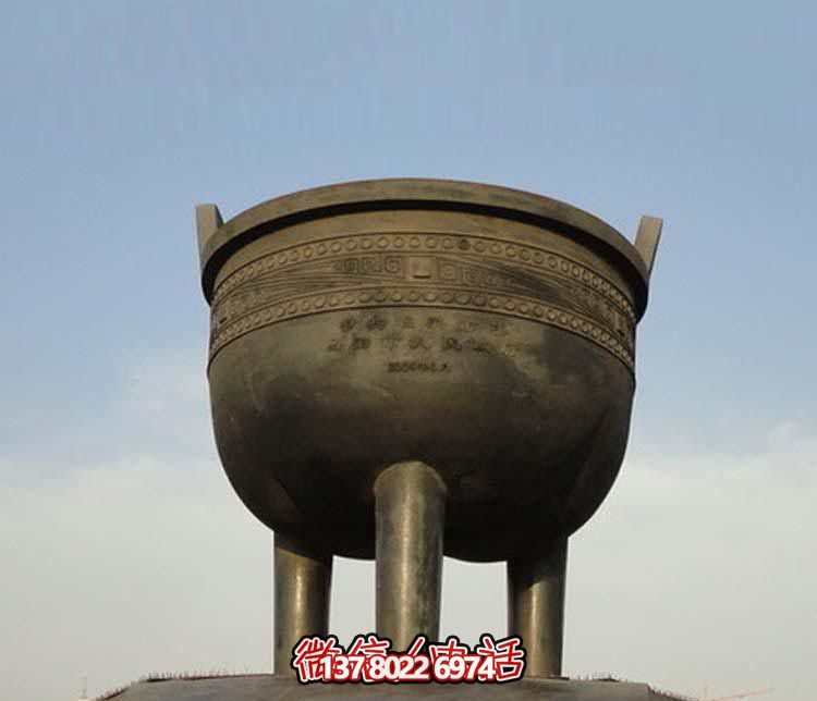 大型青銅圓形香爐，裝飾廣場(chǎng)景區(qū)