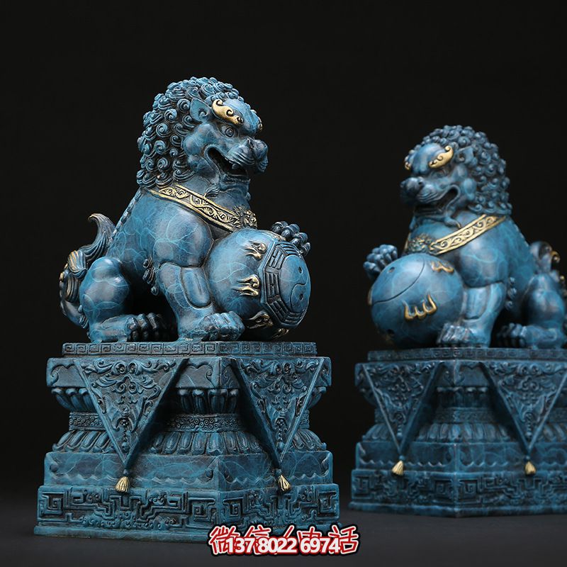 仿古青銅獅子雕塑，為景區(qū)創(chuàng)意增添古樸色彩