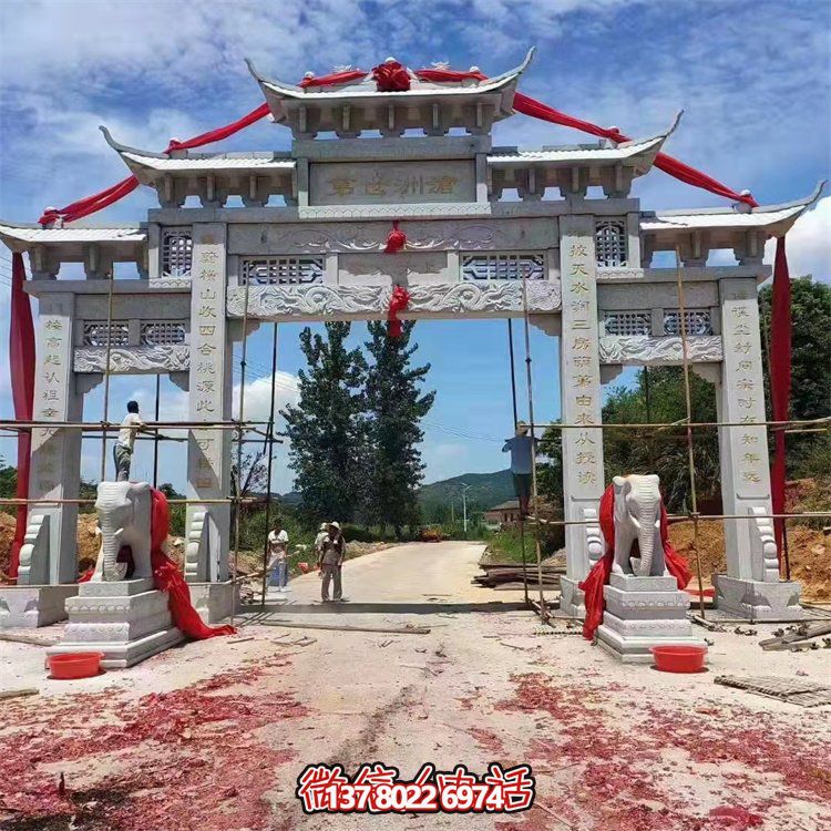 集道路四柱、花崗巖、花崗石雕和牌樓于一體的精美絕倫藝術(shù)品