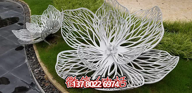 不銹鋼蓮花雕塑，鐵藝裝點戶外廣場