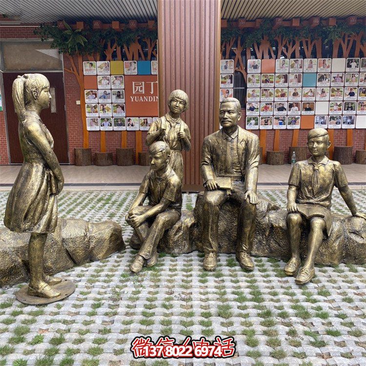 仿銅人物雕塑，裝點(diǎn)步行街情景