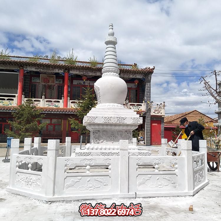 大型石雕舍利塔，宗教寺廟裝置