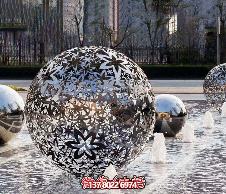 不銹鋼噴泉球雕塑，創(chuàng)意點(diǎn)亮廣場(chǎng)
