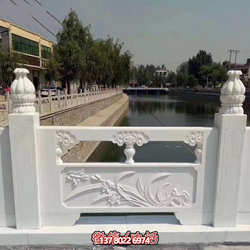 護(hù)城河精美石橋浮雕、漢白玉蘭花欄桿