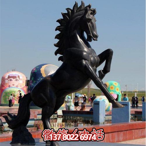 大型仿銅馬玻璃鋼雕塑，為廣場景觀增添無限精彩