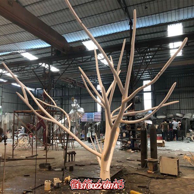 大型玻璃鋼雕塑，給酒店裝飾帶來(lái)創(chuàng)意景觀(guān)