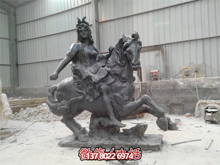 超越傳統(tǒng)，探索未知的玻璃鋼騎馬擺件