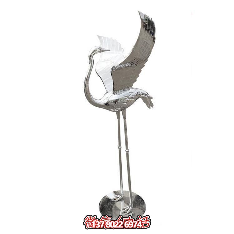 鏡面不銹鋼仙鶴雕塑，質(zhì)樸自然，展翅回頭