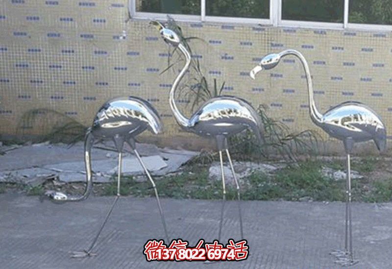 不銹鋼火烈鳥雕塑，完美擺放于室內(nèi)外庭院