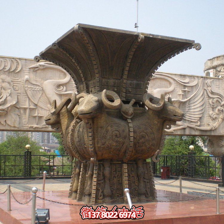 方尊銅香爐雕塑，讓景區(qū)廣場更加精彩