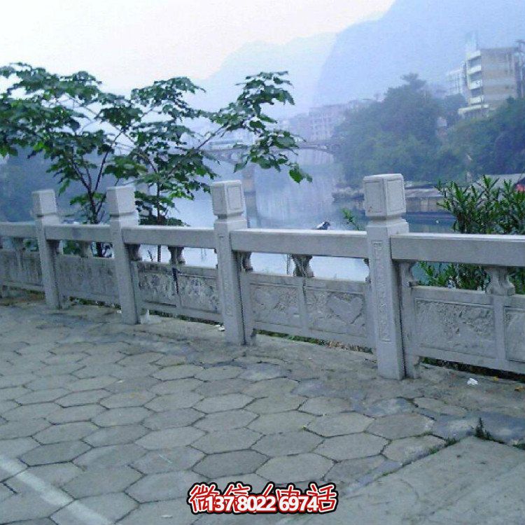品質精良的大理石欄桿、欄板及雕塑，締造美麗景觀