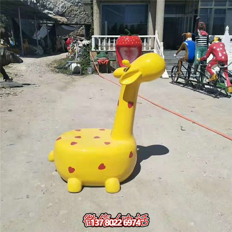 玻璃鋼長(zhǎng)頸鹿擺件，安全可靠、適用于多種場(chǎng)景