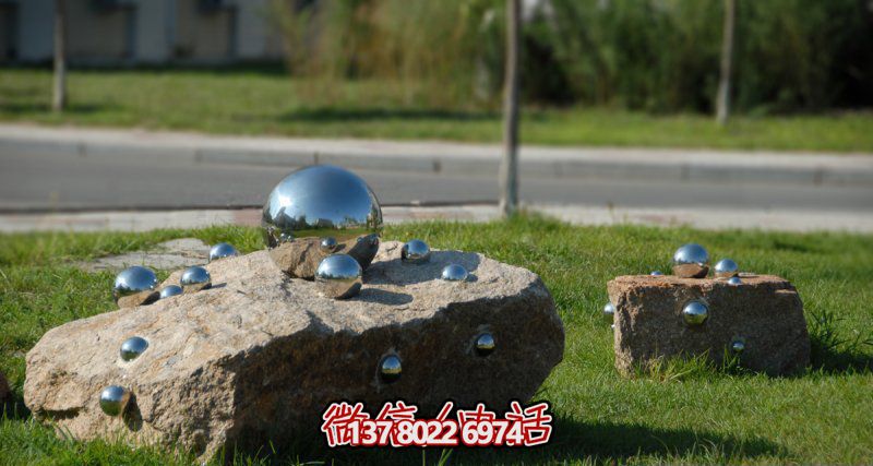 雕塑般的不銹鋼球體，帶給您不一樣的公園創(chuàng)意