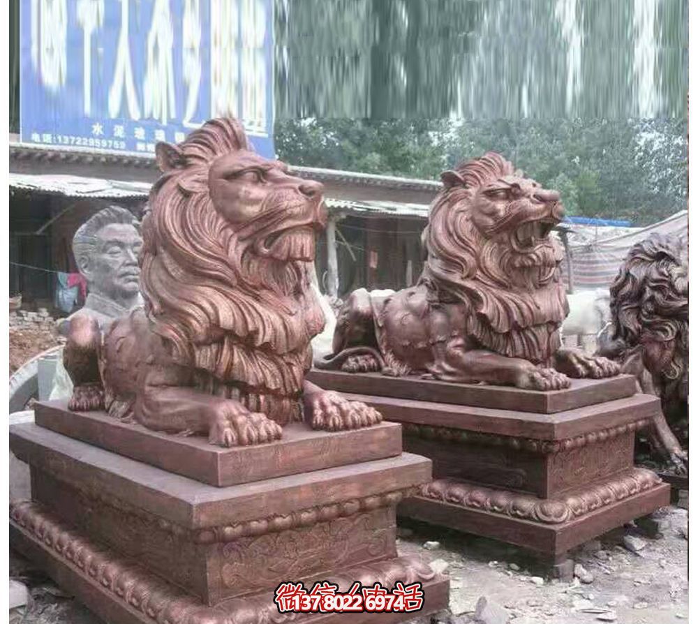 趴窩紅雕獅子仿真雕塑，守護晚霞鎮(zhèn)宅之美