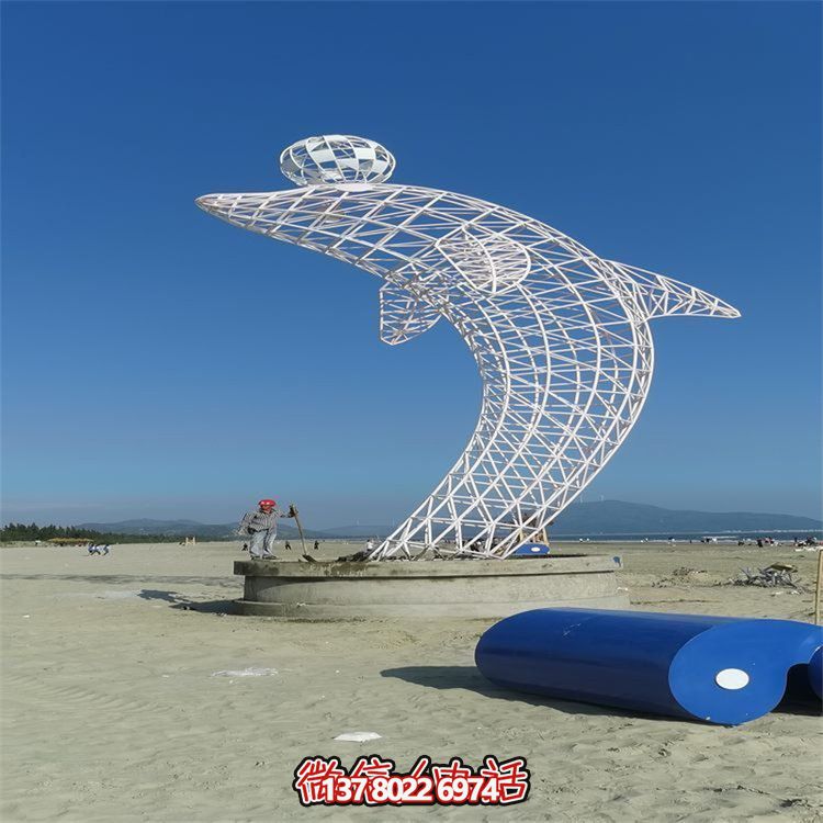 不銹鋼海豚鏤空雕塑，點綴大型景觀廣場