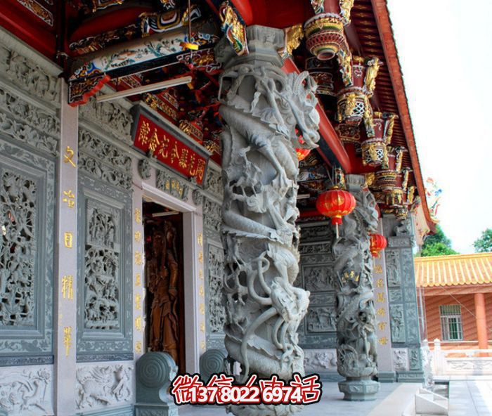 龍柱浮雕，裝飾寺廟門前景觀