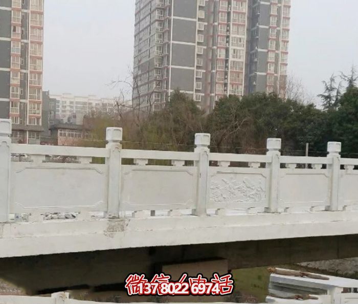漢白玉鑲嵌欄桿，雕塑點綴美麗小區(qū)公園