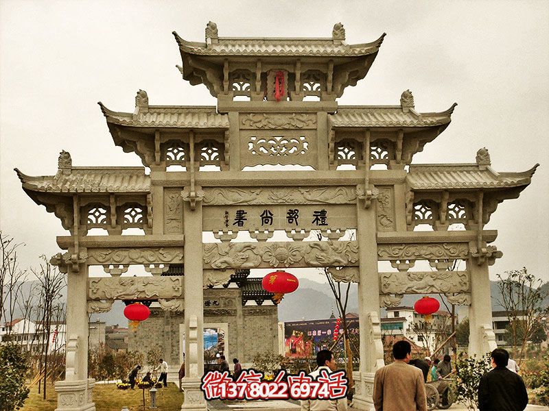 鏤空三門牌坊，點(diǎn)綴城市廣場